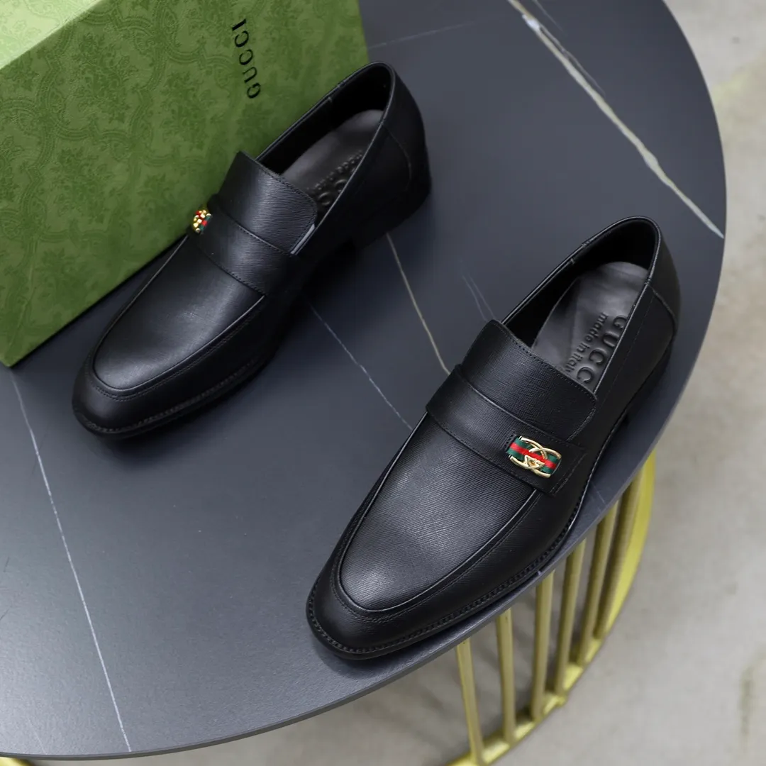 Men's shoes: 250🙅‍♂️🙅‍♂️🙅‍♂️Niuli Brand: GUCCI Size: 38-44 (45 can be customized) Level: Counter classic Material: Original soft cowhide upper Comfortable cowhide lining Original lightweight outsole Style category: Business casual footwear Driving leather shoes Color: Actual picture color